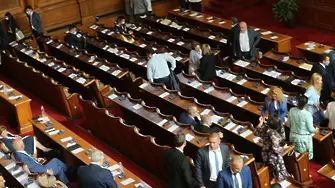 Парламентът освободи Пламен Николов от бремето 